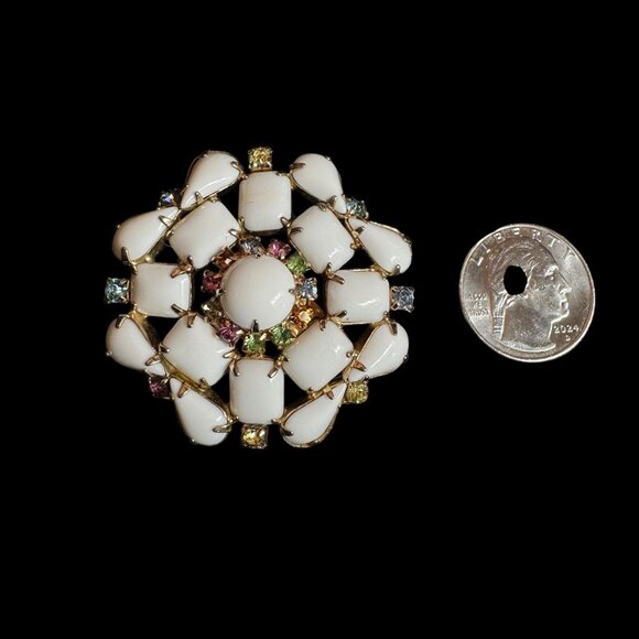 Vintage milk glass Cameo Broach with Rhinestones - Picture 2 of 10
